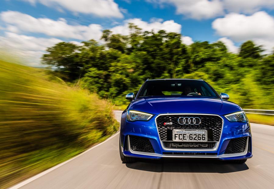  Audi RS3 Sportback (8V) 2016 года  (LA) (фото 12 из 26)